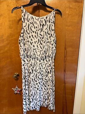 100% silk Sleeveless White and Black Printed Midi Dress